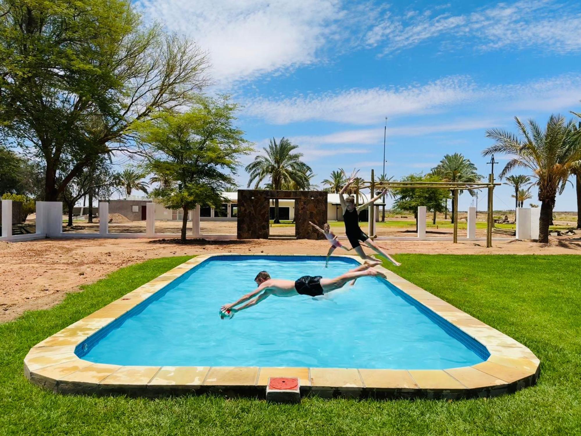 מריינטל Flying Ostrich Guesthouse & Self-Catering Accommodation מראה חיצוני תמונה