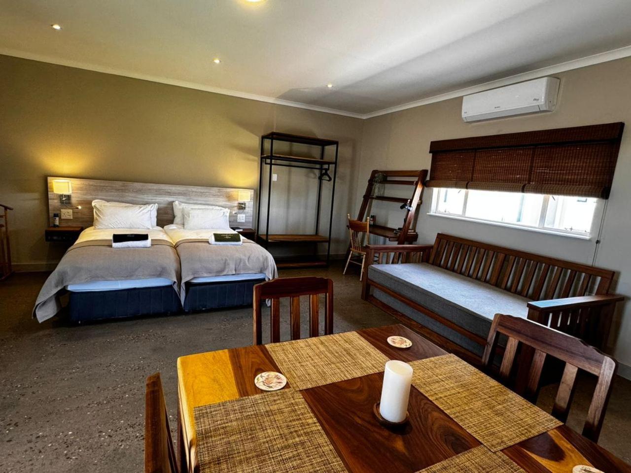 מריינטל Flying Ostrich Guesthouse & Self-Catering Accommodation מראה חיצוני תמונה
